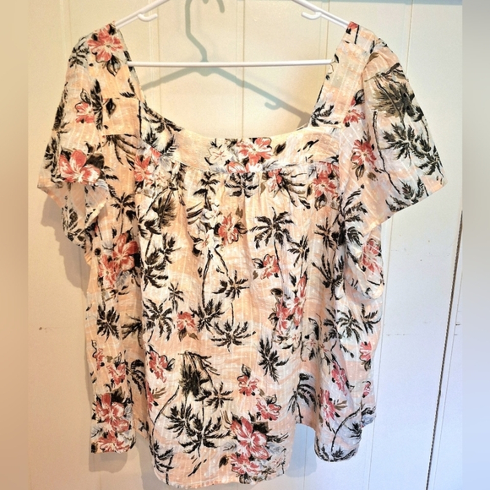 Torrid Pink and Cream Tropical Smocked Flowing Top Size 4XL Very Good Condition